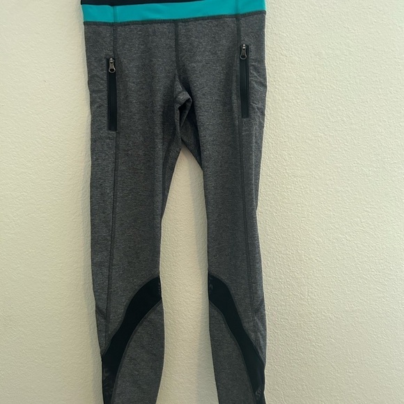 Lululemon Gray Teal Black Mesh Athleisure Leggings
Zip Pockets Size 4 - Picture 2 of 13
